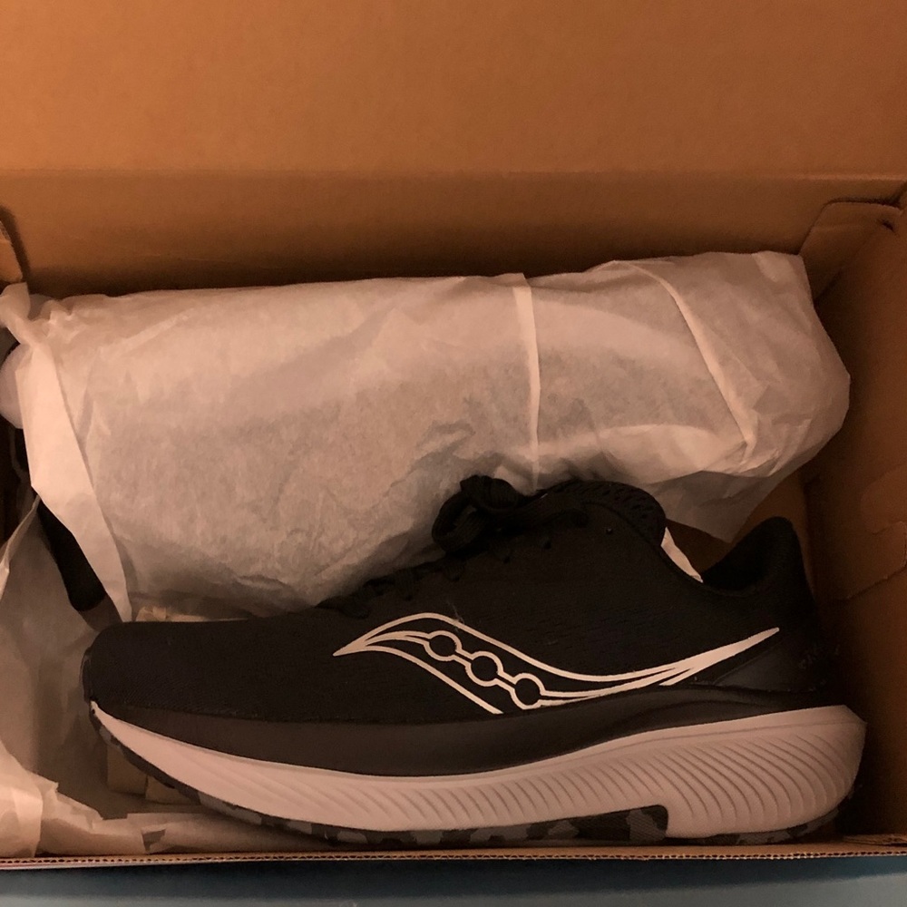 Saucony Echelon 10 Black and Grey Athletic Running Shoe - NIB